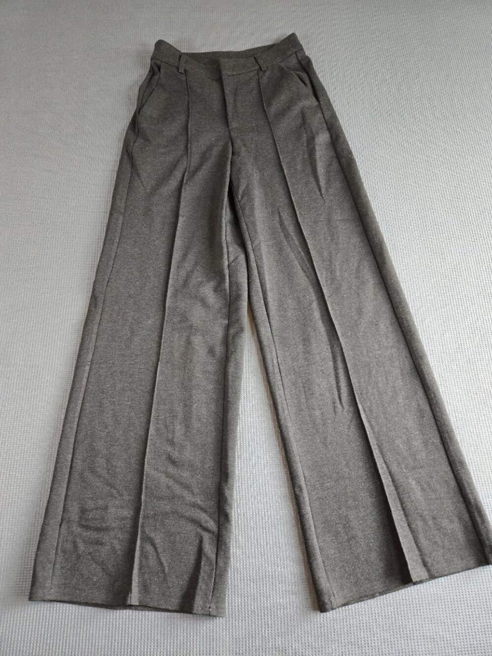 Truth by Republic NWT Wide Leg Pleated Trousers Gray Size 2